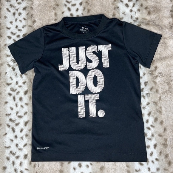 Nike Dri Fit Boys Tee Size 6 - Picture 2 of 7